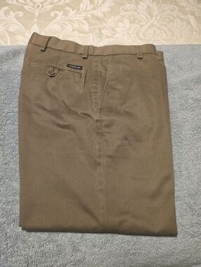 Men's Dockers Khaki Pants Size 33/30